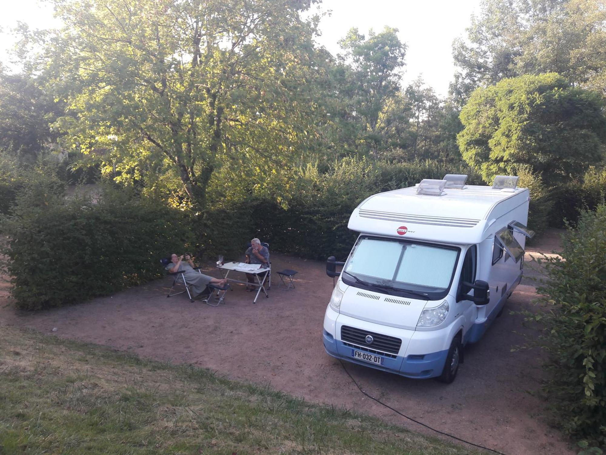 Camping Les Feuilles Chauffailles Екстериор снимка